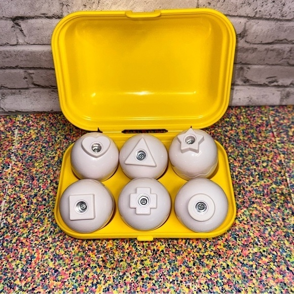 Tomy Hide N Squeak Eggs 1993 Kids Learning Matching Colors Sounds Toy Sensory - Picture 3 of 11